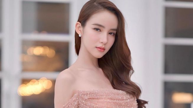 Transgender Thailand dengan wajah cantik (Instagram/@yoshirinrada) 