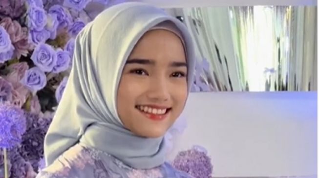 Tampil Anggun Pakai Jilbab, Fuji Ungkap Bakal Berhijab 10 Tahun Lagi