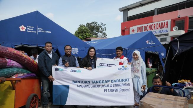 Taspen Serahkan Bantuan ke Korban Kebakaran Depo Pertamina Plumpang