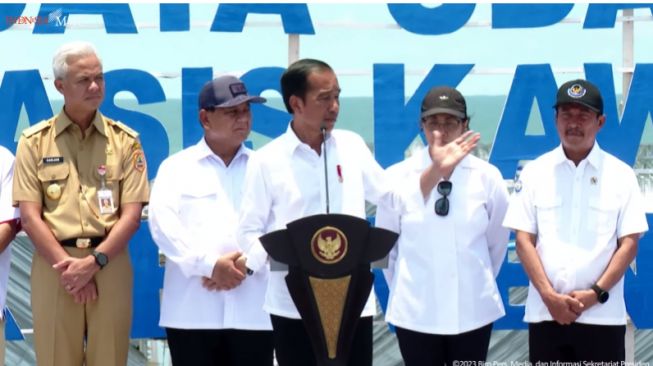 Presiden Joko Widodo atau Jokowi meresmikan tambak budidaya berbasis kawasan di Kabupaten Kebumen, Jawa Tengah, Kamis (9/3/2023). (YouTube Sekretariat Presiden)