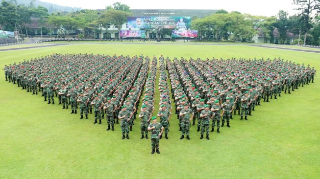 KSAD Jenderal Dudung Abdurachman dalam Apel Komandan Satuan (AKS) Tahun 2023, di Akademi Militer (Akmil), Magelang, Kamis (9/3/2023). (Dispenad)