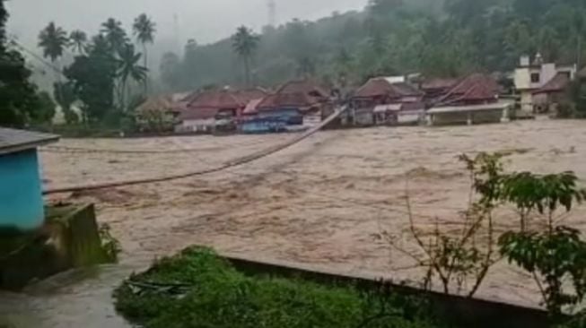 7 Kecamatan di Lahat Dihantam Banjir Bandang, Satu Orang Ditemukan Tak Bernyawa