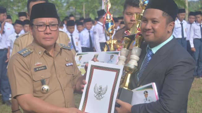 Wali Kota Metro Beri Hadiah pada Ponpes dengan Lingkungan Sehat dan Bersih