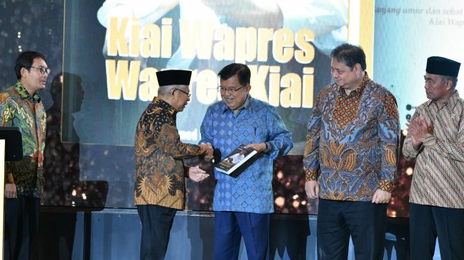 Wakil Presiden Ma'ruf Amin dalam acara peluncuran bukunya di Kempinski Grand Ballroom, Hotel Indonesia, Jakarta, Sabtu (11/3/2023). (KIP-Setwapres)