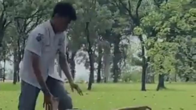 Viral Video Pelajar Keterbelakangan Mental di Padang Dipukuli hingga Ditendang, Polisi: Mereka Berkelahi