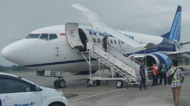 Satu Lubang Bekas Tembakan di Bawah Pesawat Trigana Air, Penumpang Kena Serpihan Kursi