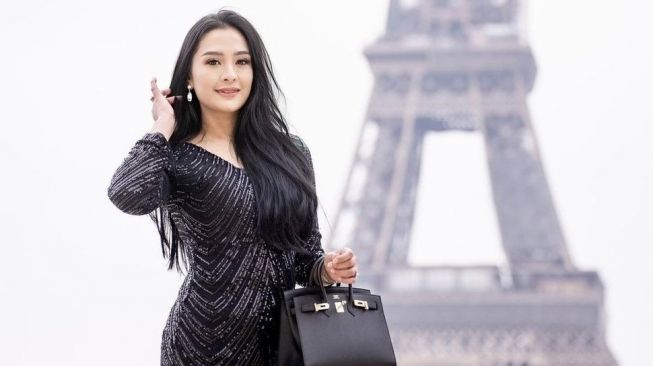 OOTD Istri Pejabat BPN Vidya Piscarista Tembus Setengah Miliar, Tak Sembarang Orang Bisa Punya Tasnya