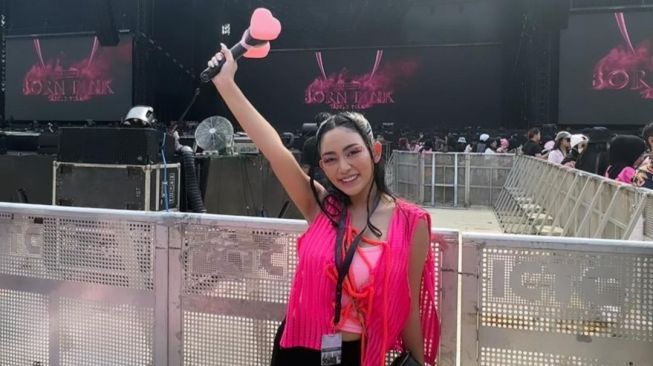 Rachel Vennya Pamer Foto Nonton Konser BLACKPINK, Warganet Salfok Ketiaknya