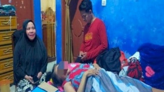 Nenek Penjual Kue Keliling Tergeletak di Tanah, Dianiaya Oknum ASN di Kabupaten Gowa