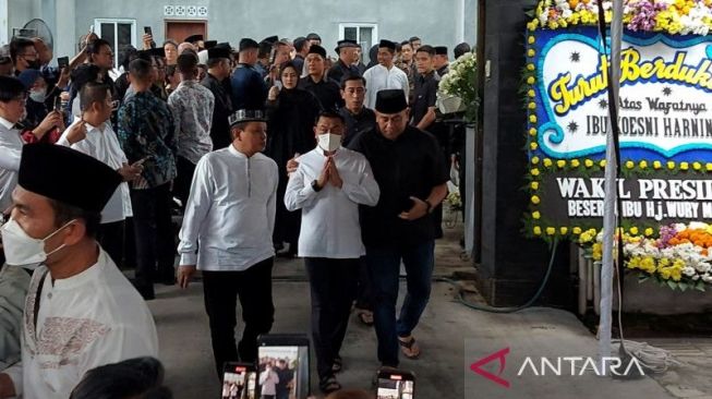 Sebelum Mengantar Jenazah ke Peristirahatan Terakhir, Moeldoko Minta Segala Kesalahan Sang Istri Dimaafkan