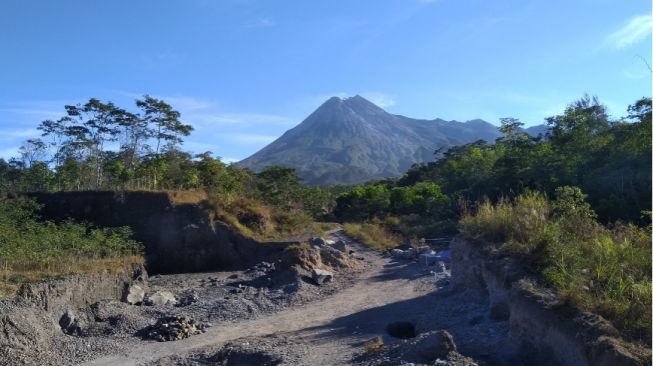 Gunung Merapi Sepekan Terakhir, Ada Dua Awan Panas dan 160 Kali Luncuran Lava