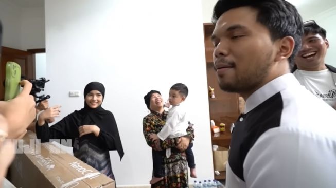 Momen pengajian rumah baru Fuji (YouTube/Fuji an)