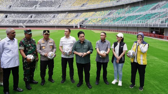 Tinjau Fasilitas Stadion Gelora Bung Tomo, Erick Thohir: Saya Terharu