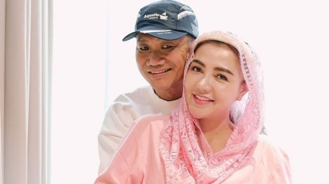 Artis sempat sembunyikan identitas suami (Instagram/@bellashofie_rigan)