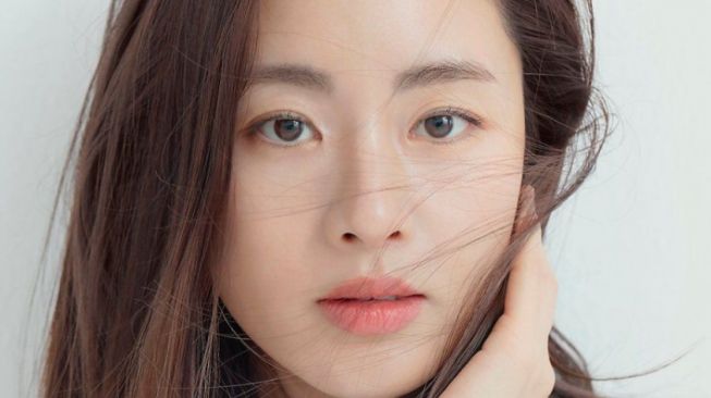 Perankan Janda di K-Drama Strangers Again, Kang Sora Pamerkan Sisi Immature