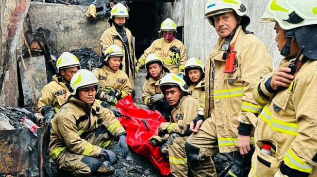 Rumah Di Kebayoran Lama Kebakaran, Emak-emak Tewas Dan Satu Lainnya Patah Kaki Usai Loncat Dari Lantai 2