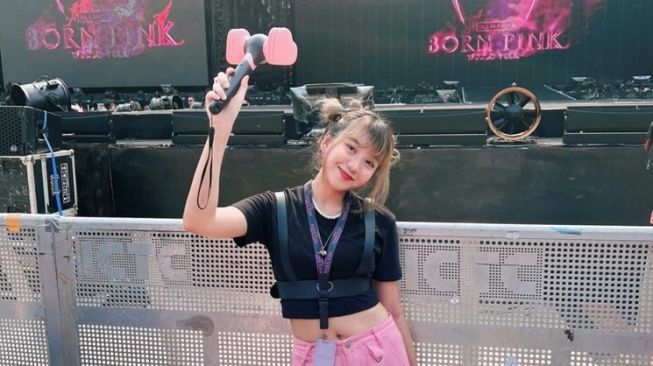  Gaya Seleb Pakai Crop Top di Konser BLACKPINK (Instagram/@gheaindrawari)