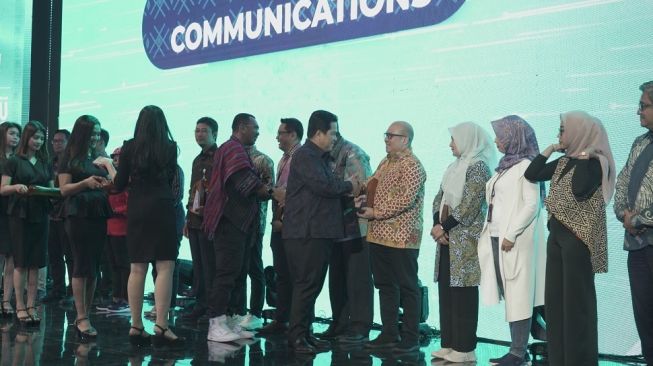 Erick Thohir Berikan Penghargaan Best Social Media Ranger BUMN ke Taspen