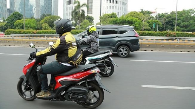 Bagian dek motor yang perlu diperhatikan, mulai mengistirahatkan kaki sampai barang bisa diletakkan di sini [Yamaha Territory VI].