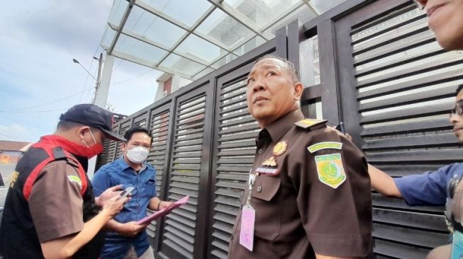 Korupsi Retribusi Sampah, Kejati Geledah Rumah Eks Kadis DLH Bandar Lampung Sahriwansah