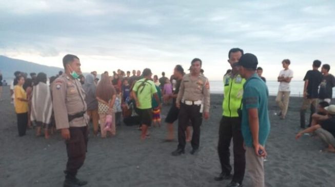 Bocah 8 Tahun Warga Sukadana Lotim, Hilang Saat Mandi di Pantai Manangabari