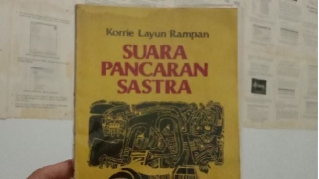 Memahami Perkembangan Sastra Indonesia dalam Buku "Suara Pancaran Sastra"