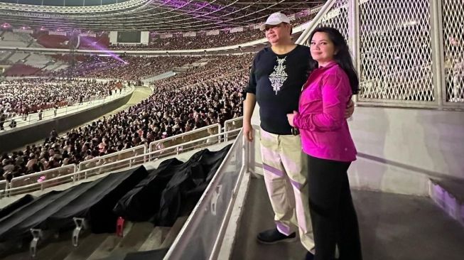 Gaya Istri Menteri Airlangga Hartarto di Konser BLACKPINK Jadi Perhatian: Pakai Tas Mewah Ratusan Juta?