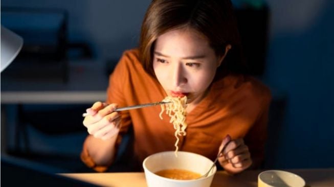 Makan Malam Berat Berisiko Picu Diabetes? Ini Hasil Studi Terbaru