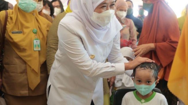 Optimalkan Pengawasan Difteri, Gubernur Khofifah Ajak Masyarakat Lengkapi Status Imunisasi Anak