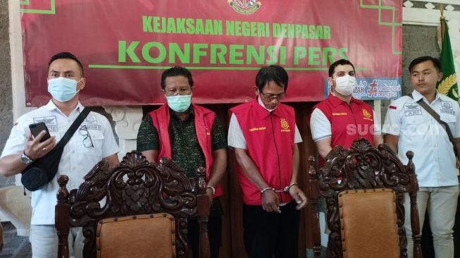 Kepala Dusun Sampai Staf Kantor Camat Perantara Pembuatan KTP WNA Jadi Tersangka
