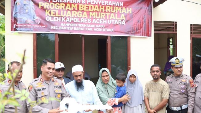 Polres Aceh Utara Bedah Rumah Penderita Lumpuh Layu di Baktia