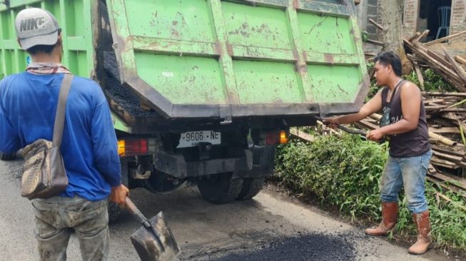 Warga Laporkan Jalan Rusak Melalui Aplikasi Jalan Cantik, Pemprov Jateng Respons Cepat