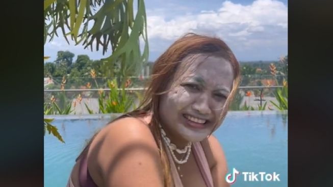 Lina Mukherjee Pakai Sunscreen sampai Mukanya Cemong Kayak Donat Gula, Sebanyak Apa sih Jumlah yang Tepat?