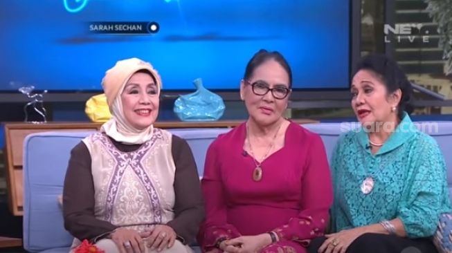 Nani Wijaya bersama dua sahabatnya, Connie Sutedja dan Rina Hasyim [Youtube/Net Family]