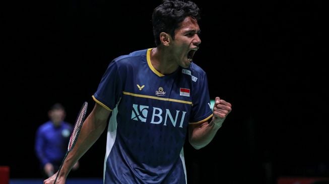 Tunggal putra Indonesia Chico Aura Dwi Wardoyo mengamankan satu tempat di babak 16 besar turnamen bulutangkis All England 2023. (dok.PBSI)  