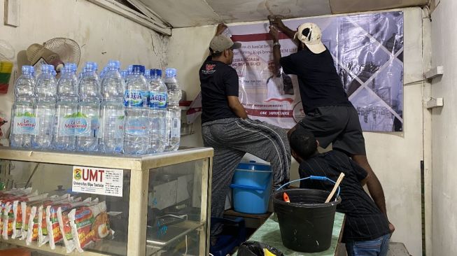 Bantu UMKM, GMC Jabodetabek Bersama BEM UMT Percantik Warung Bung Benoks