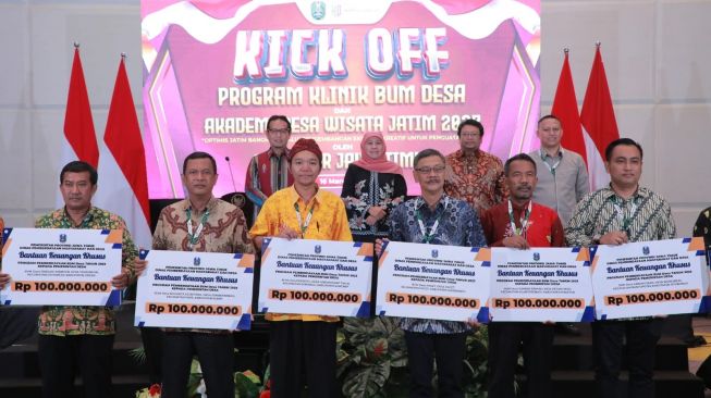 Kick Off Program Klinik Badan Usaha Milik Desa (BUMDesa) dan Akademi Wisata Tahun 2023 di Hotel Artotel TS Surabaya, Jatim, Kamis (16/3/2023) malam. (Dok: Pemprov Jatim)