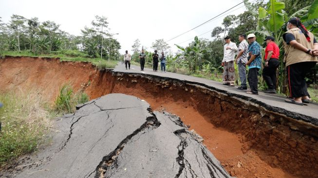 Patahan Gringsing Berpotensi Timbulkan Gempa, Ganjar: Tetap Tenang dan Jangan Panik