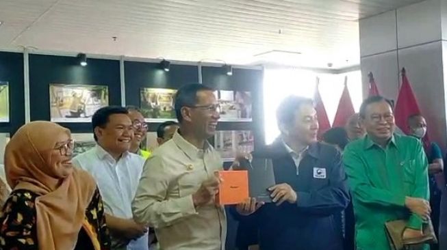 Dapat Cinderamata Album BTS dan Blackpink dari Menteri Korea Selatan, Heru Budi: Kesukaan Saya