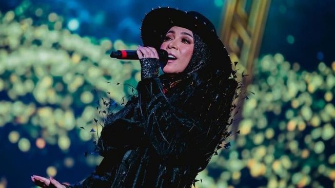 Melly Goeslaw Joget Pamer Badan Langsing, Warganet Malah Nyinyir: Lebih Suka Pas Waktu Gemoy