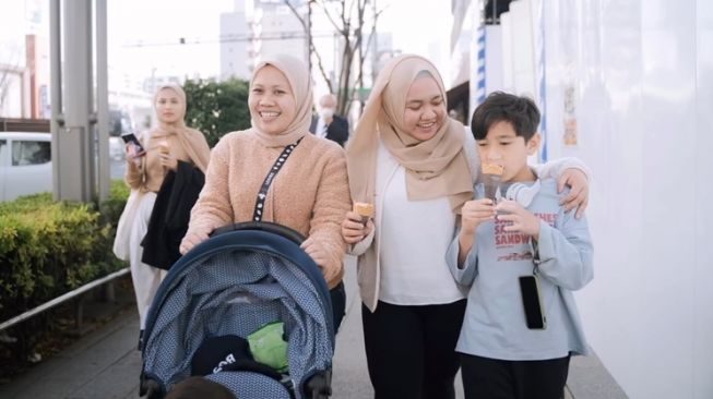 Potret Sus Rini dan Mbak Lala di Jepang (instagram/@riniperdiyanti)