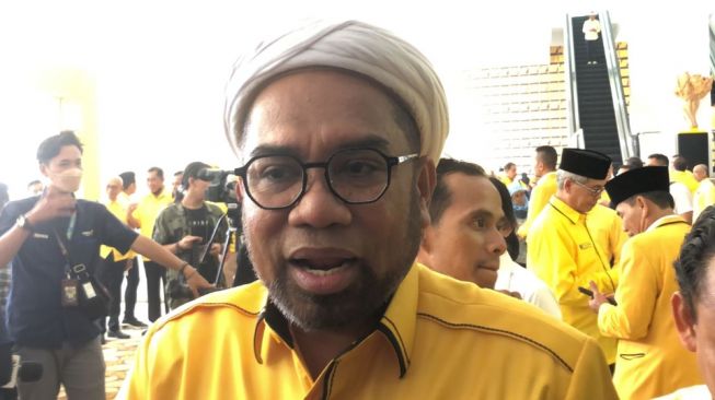 Politikus Partai Golkar yang menjabat Tenaga Ahli Kantor Staf Presiden (KSP) Ali Mochtar Ngabalin. (Suara.com/Novian)