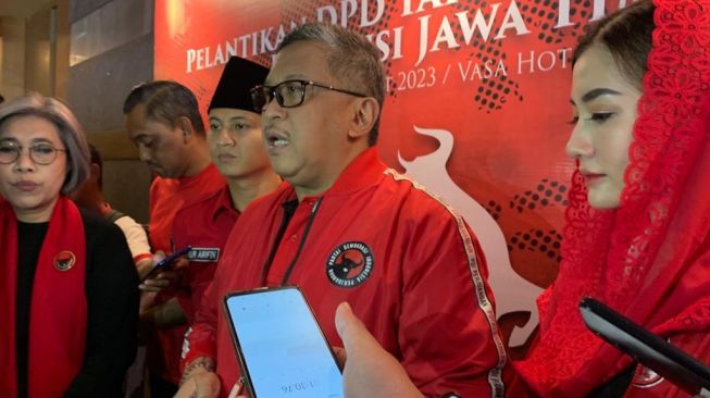Hasto Kristiyanto Singgung Soal Capres Partai Lain di Surabaya