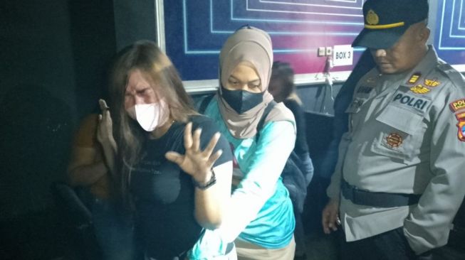 Enam Karaoke dan Biliar di Banjarbaru Dirazia, Polisi Dapati Miras