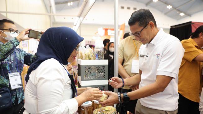 Sandiaga Uno Menutup International AllFood Indonesia Expo, UMKM Naik Kelas, Jangan Lupa Jaga Kualitas