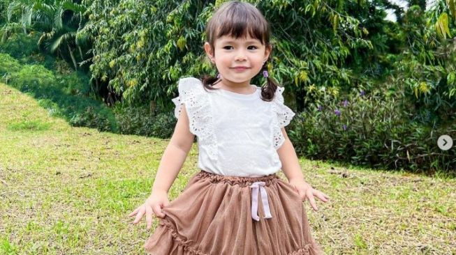 10 Potret Terbaru Chloe Anak Asmirandah di Usia 2 Tahun, Kecil-Kecil Sudah Jago Akting dan Modelling!