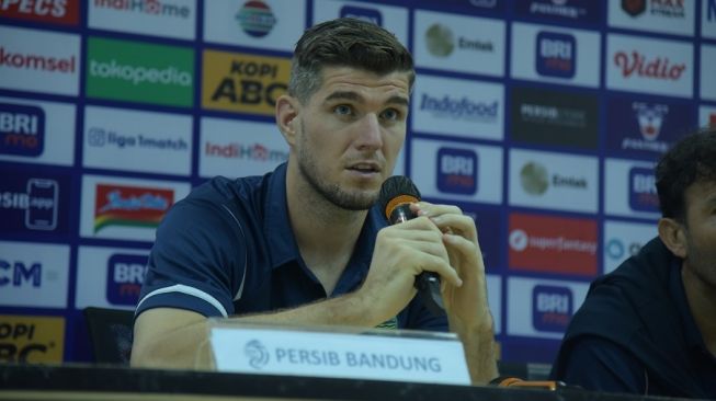 Pemain Persib Bandung Nick Kuipers hadiri jumpa pers usai laga kontra Dewa United di Stadion Pakansari, Cibinong, Senin (20/3/2023). [Dok: Persib Bandung]