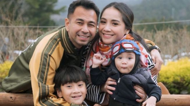 Retrato de la familia Raffi Ahmad en Japón.  (Instagram/raffinagita1717)