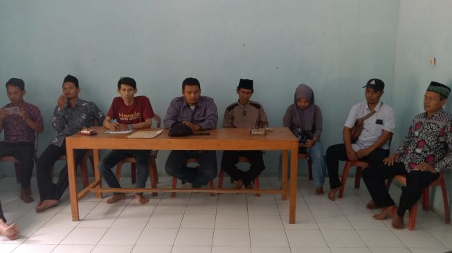 Buntut Video Mesum, Warga Minta Kades Cigoong Utara Mundur