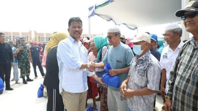 Kepala BP Batam Distribusikan 7.700 Paket Sembako Subsidi di Nongsa